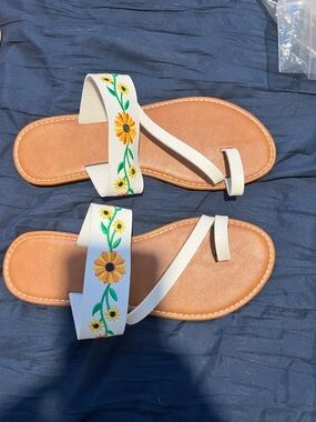 White Floral Embroidered Toe-Ring Slide Sandals